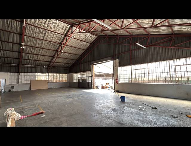 450M² WAREHOUSE TO LET IN JET PARK